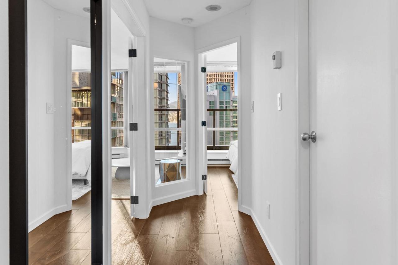 Apartamento Downtown Luxury 1Br Coal Harbour Vancouver Exterior foto